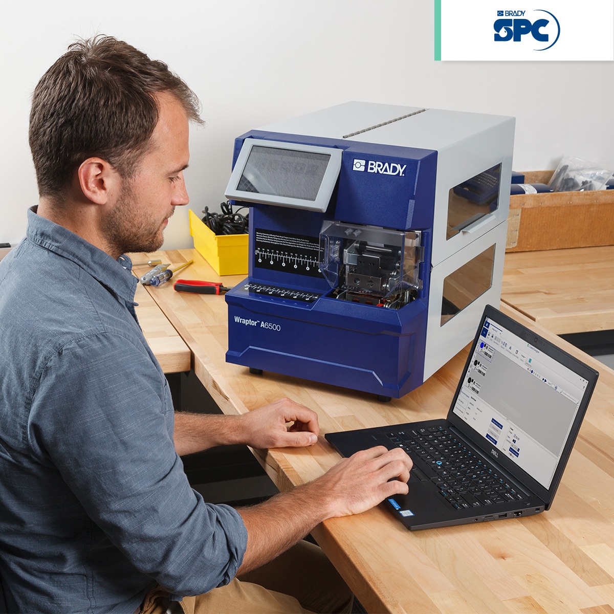 impresora aplicadora de etiquetas envolventes con suite de identificacion de producto y alambre brady spc wraptor a6500 003
