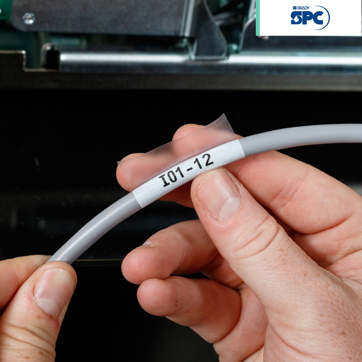 cinta etiquetas envolventes autolaminables vinilo m21 negro sobre blanco brady spc 1 pulgada 002